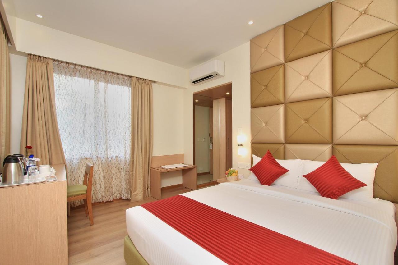 Hotel La Sara Regent Bangalore Exterior foto